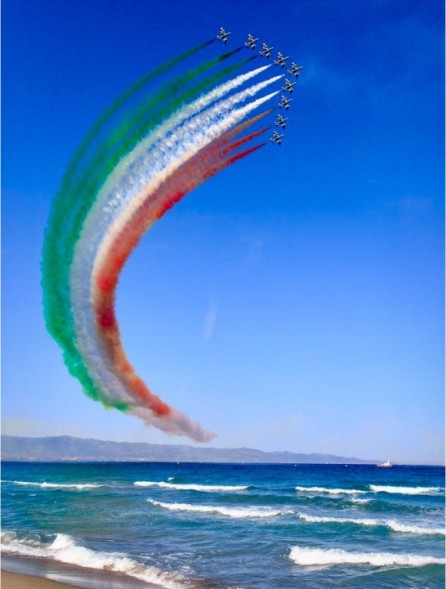 Frecce Tricolori a Cagliari invidiata dalle aviazioni militari e civili di tutto il mondo.